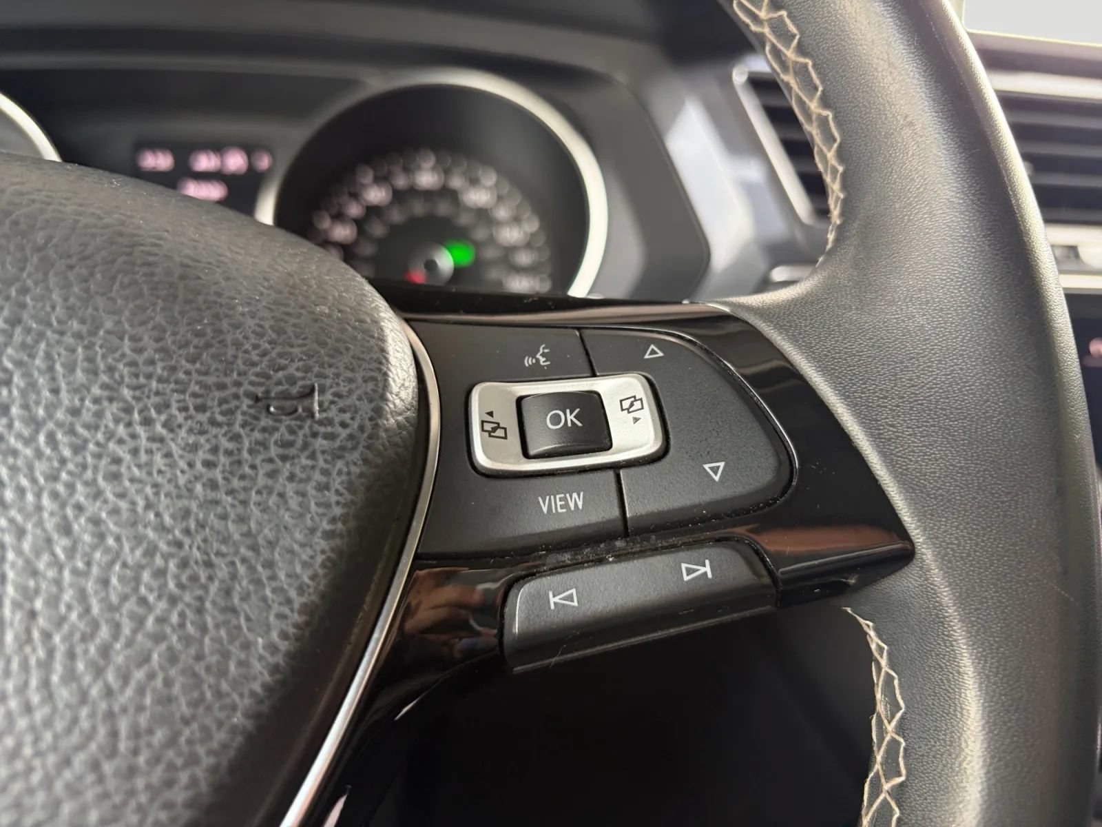 Used 2021 Volkswagen Tiguan SE w/ Panoramic Sunroof Package AWD/4WD image 33