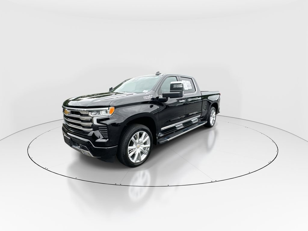 Used 2025 Chevrolet Silverado 1500 High Country w/ High Country Premium Package AWD/4WD image 4