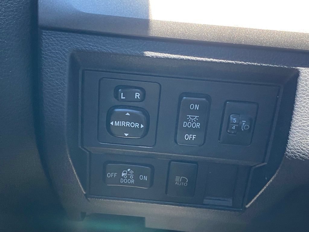 Used 2018 Toyota Tundra SR5 AWD/4WD image 26