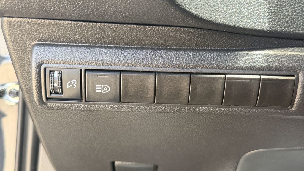 Used 2025 Toyota Corolla SE FWD image 24