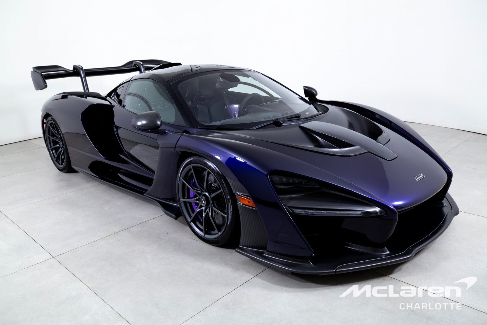 Used 2019 McLaren Senna RWD image 3