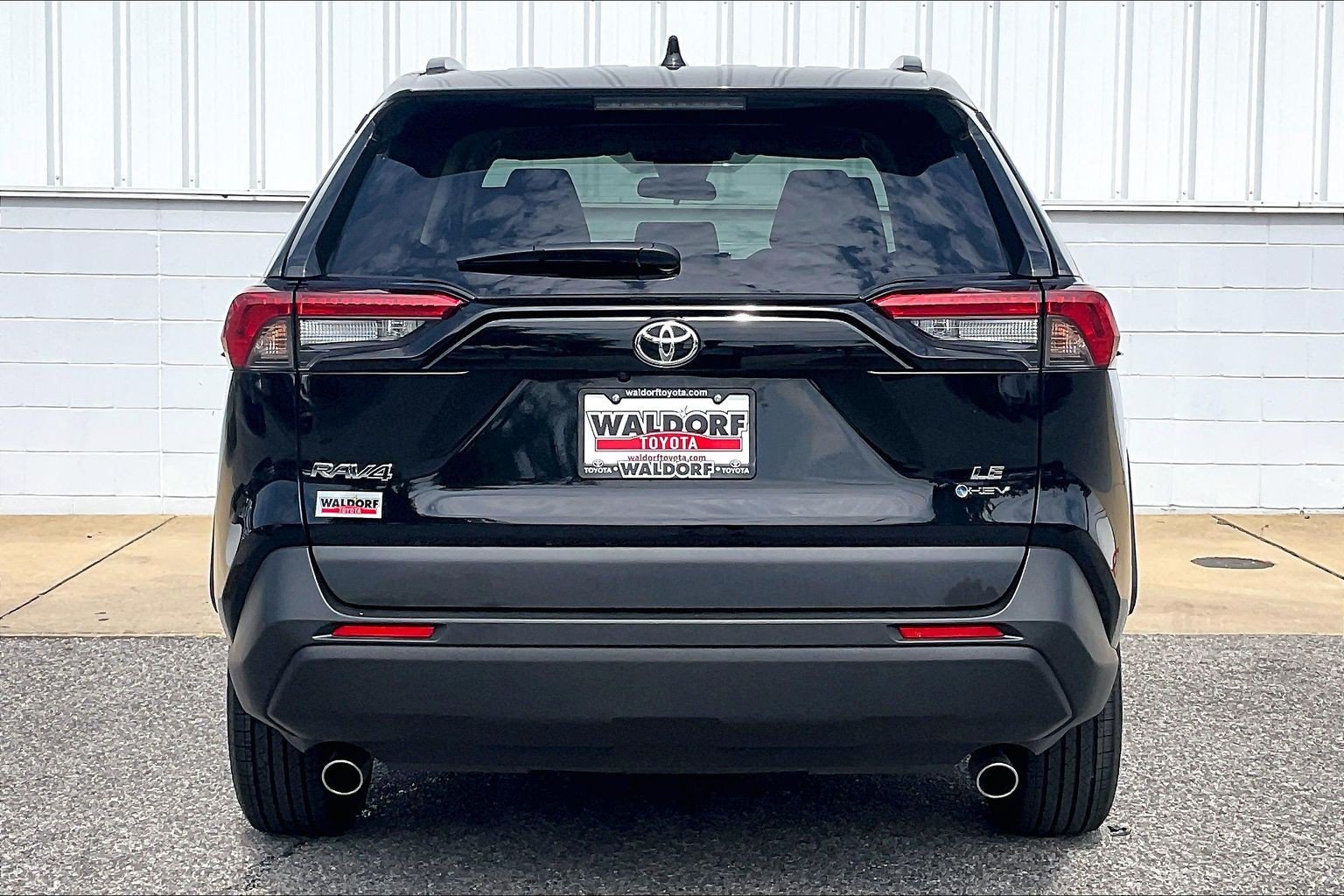 Used 2025 Toyota RAV4 LE AWD/4WD image 5