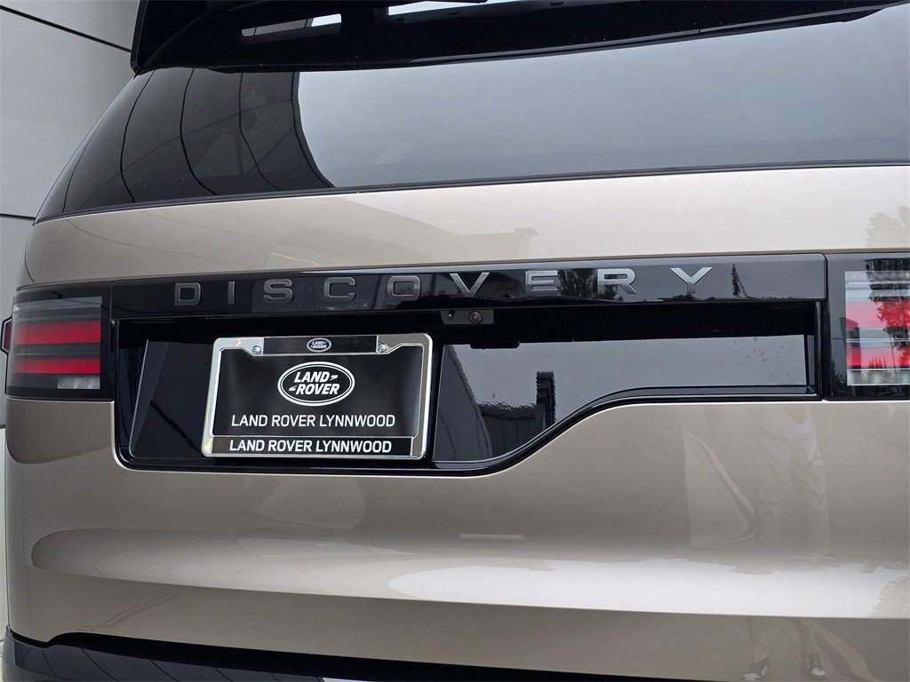 New 2025 Land Rover Discovery Dynamic SE image 9