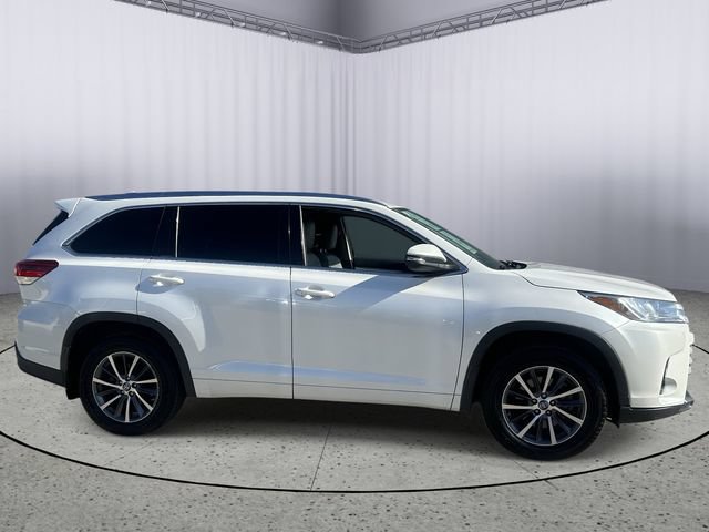 Used 2018 Toyota Highlander XLE AWD/4WD image 6