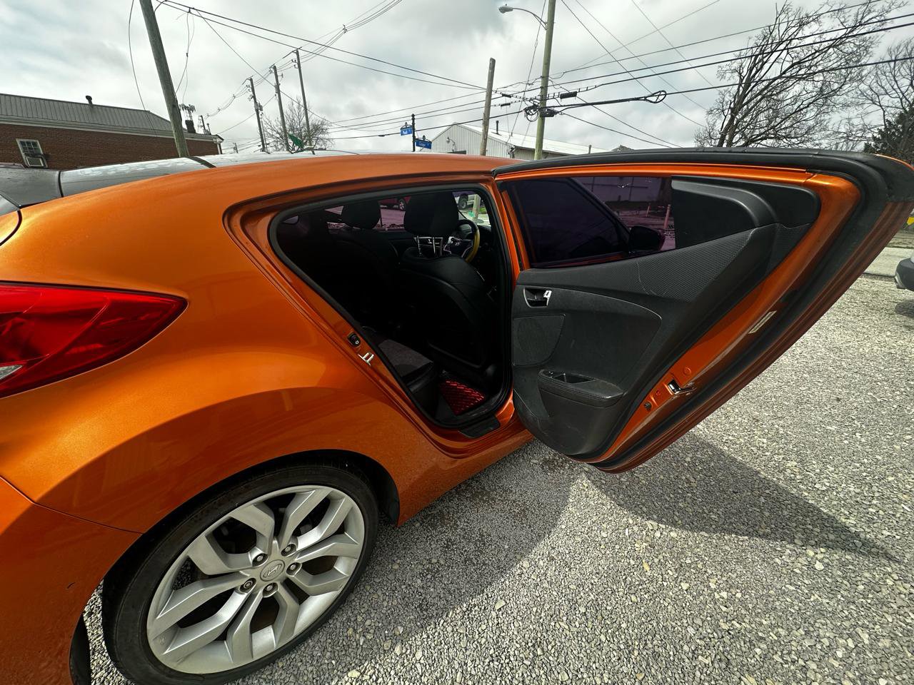 Used 2012 Hyundai Veloster w/ Style Pkg image 11