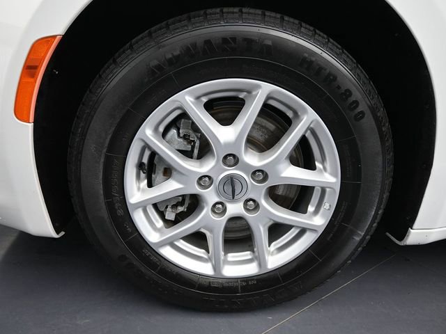 Used 2022 Chrysler Voyager LX image 24