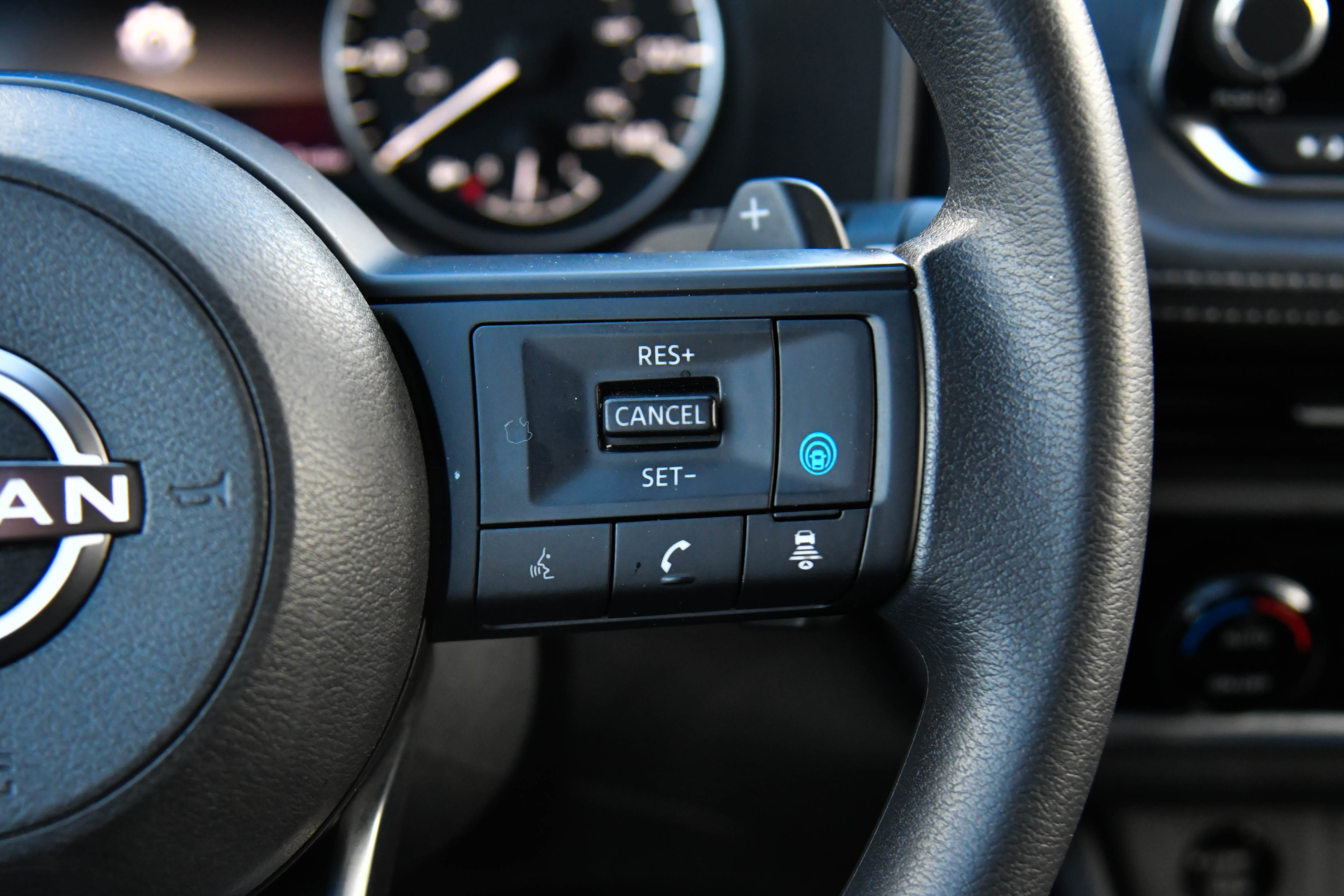 Used 2024 Nissan Rogue SV image 29