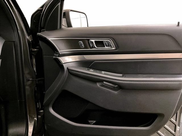 Used 2018 Ford Explorer XLT w/ Equipment Group 202A AWD/4WD image 24