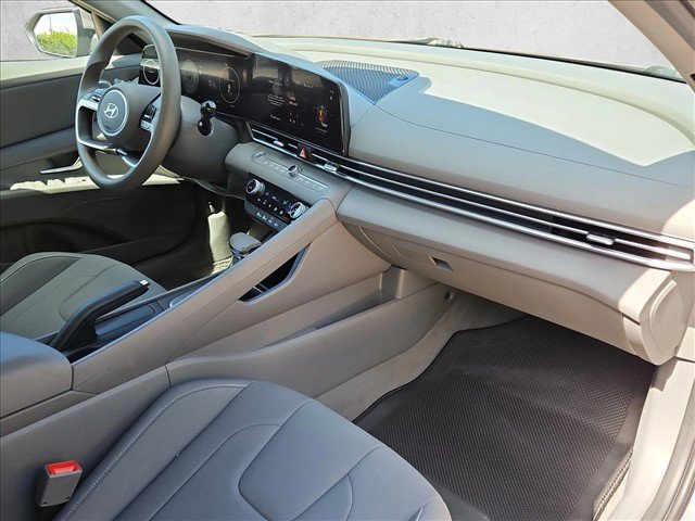 Used 2024 Hyundai Elantra SEL FWD image 21