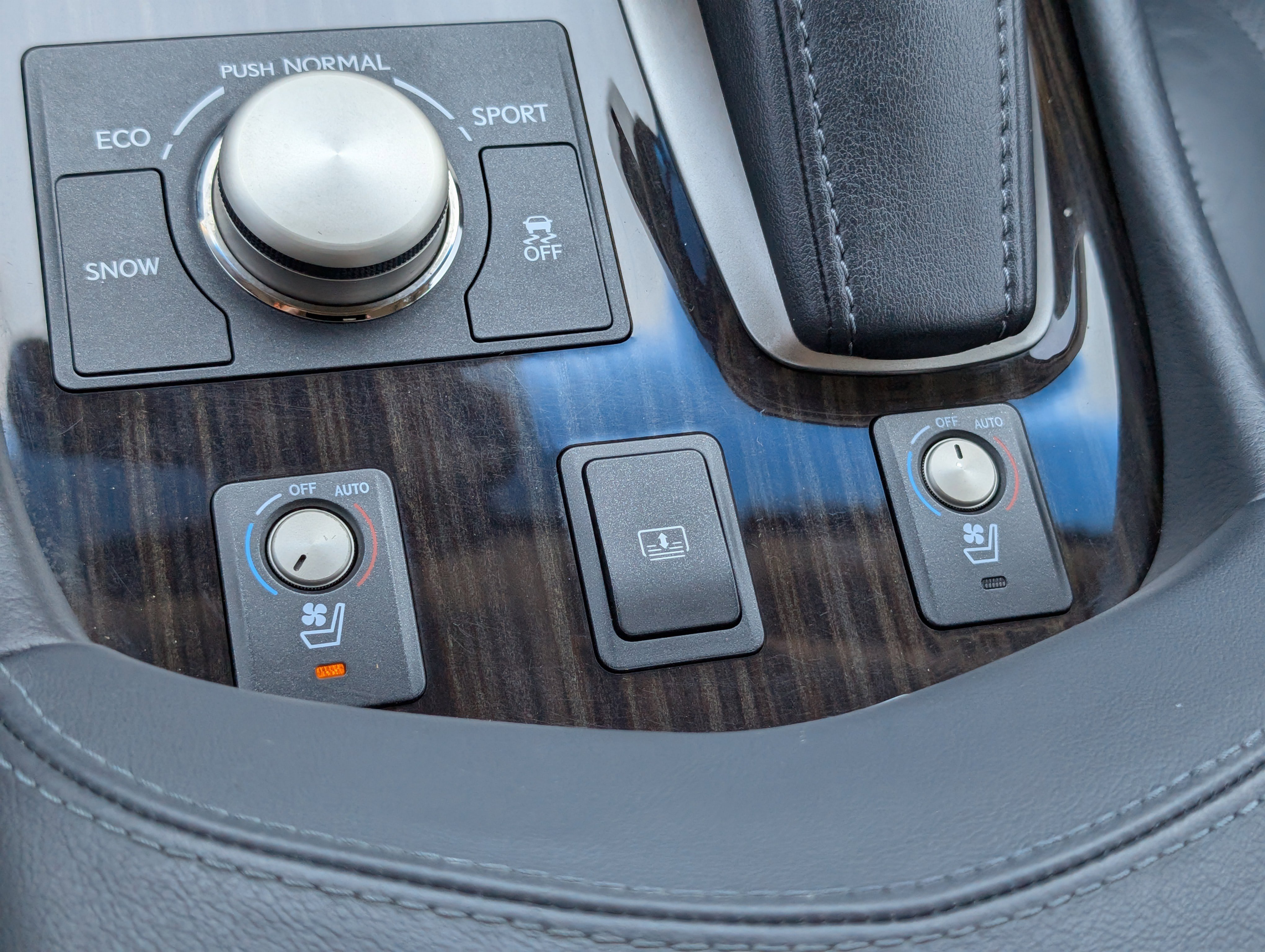 Used 2015 Lexus LS 460 image 26