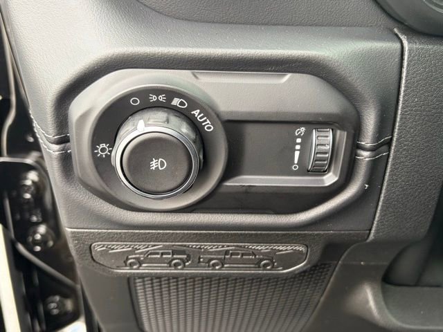New 2026 Jeep Wrangler Unlimited Sahara AWD/4WD image 28