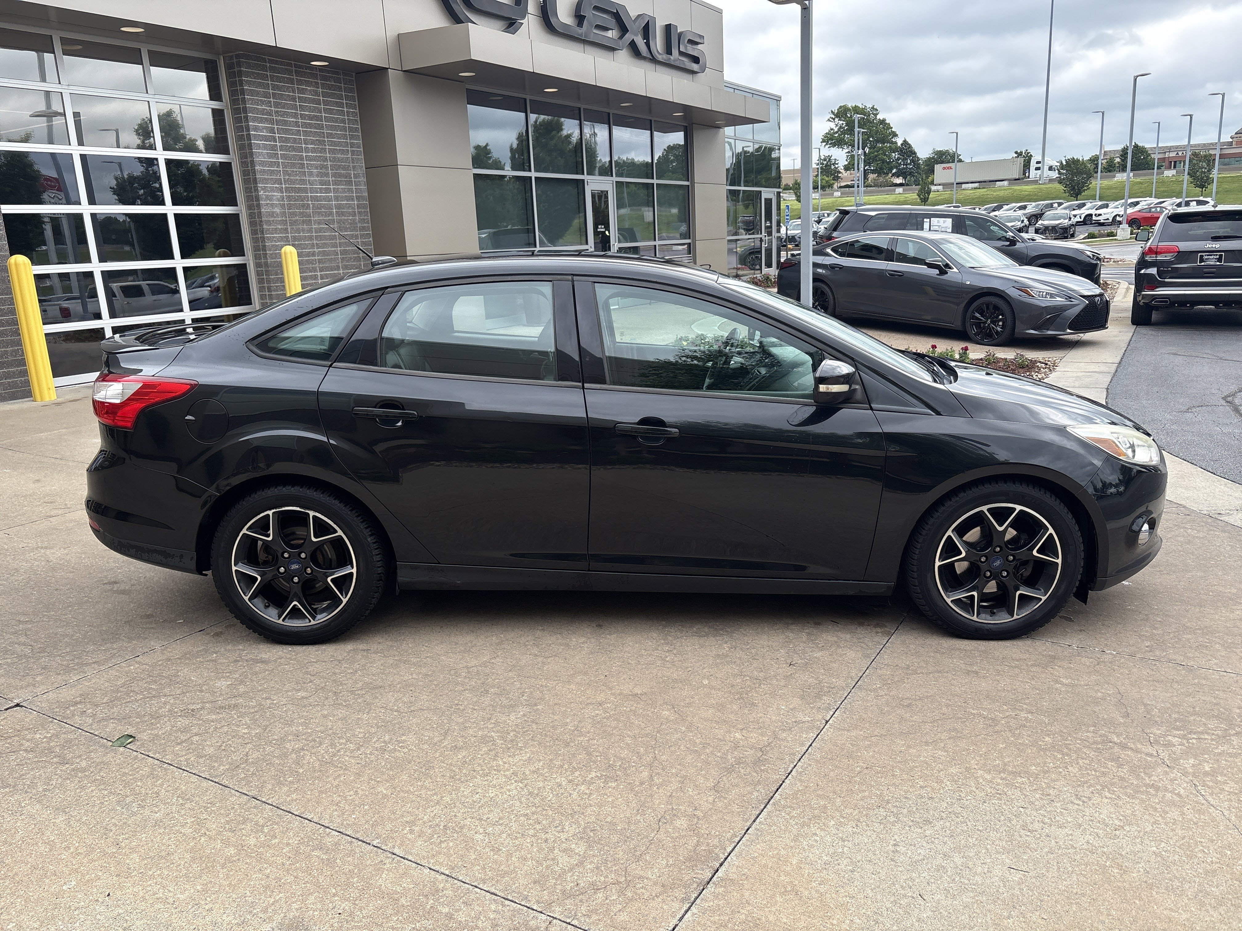 Used 2013 Ford Focus SE FWD image 11