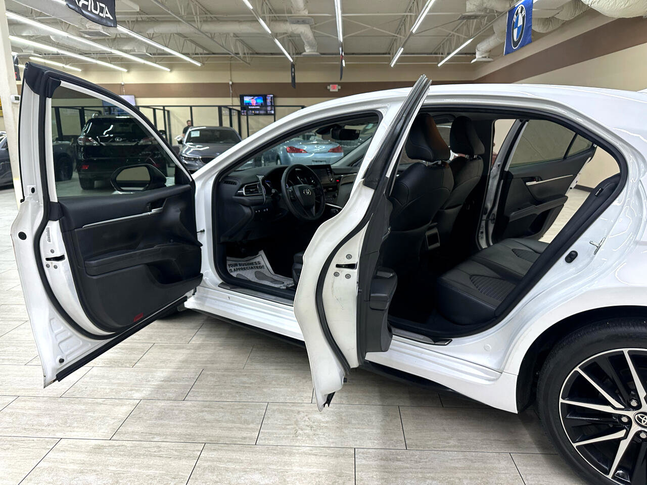 Used 2023 Toyota Camry SE image 13