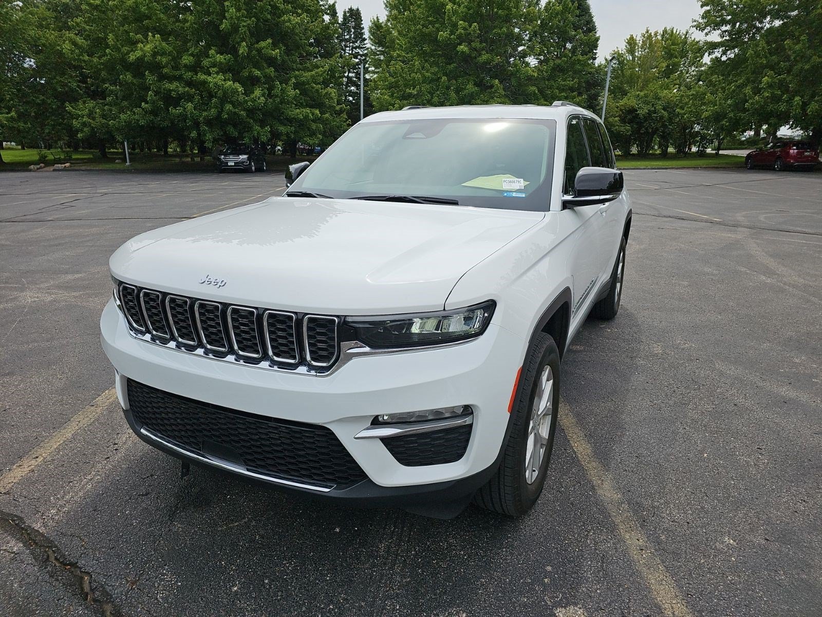 Used 2023 Jeep Grand Cherokee Limited AWD/4WD image 2