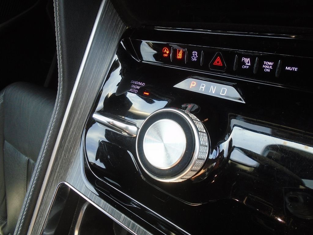 Used 2024 Jeep Wagoneer L Series II w/ Flexible Seating Group image 24