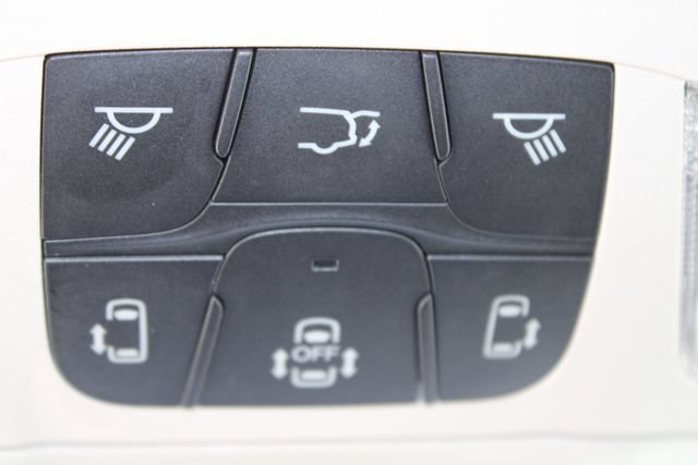 Used 2024 Chrysler Voyager LX FWD image 34