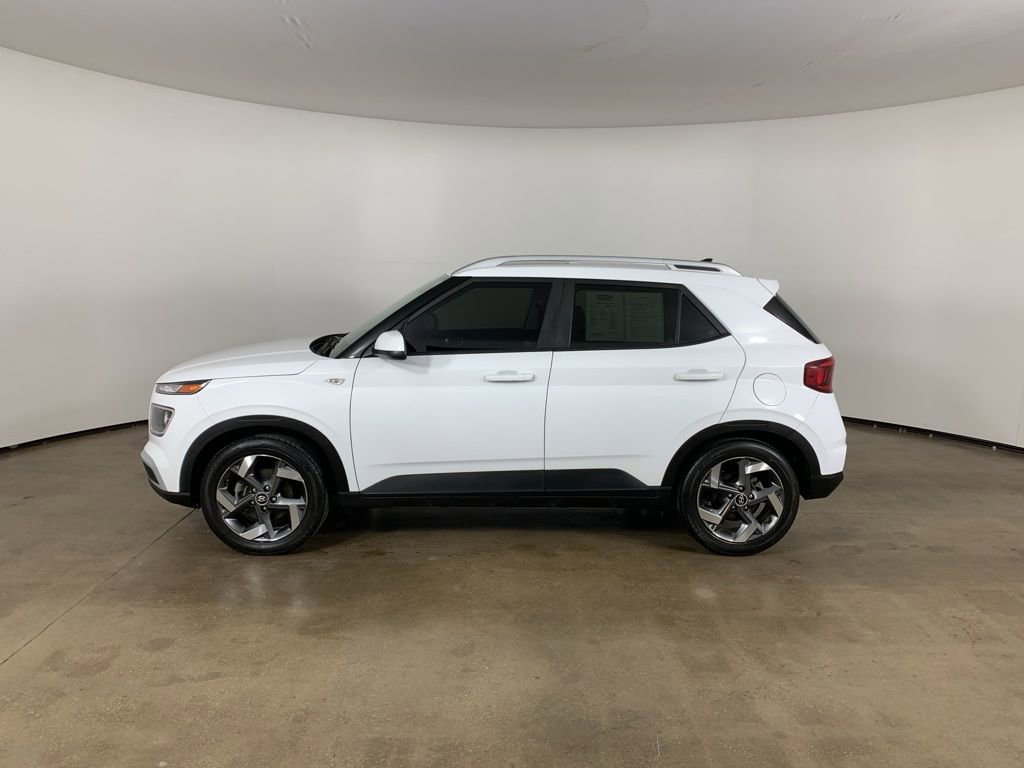 Used 2022 Hyundai Venue SEL image 16