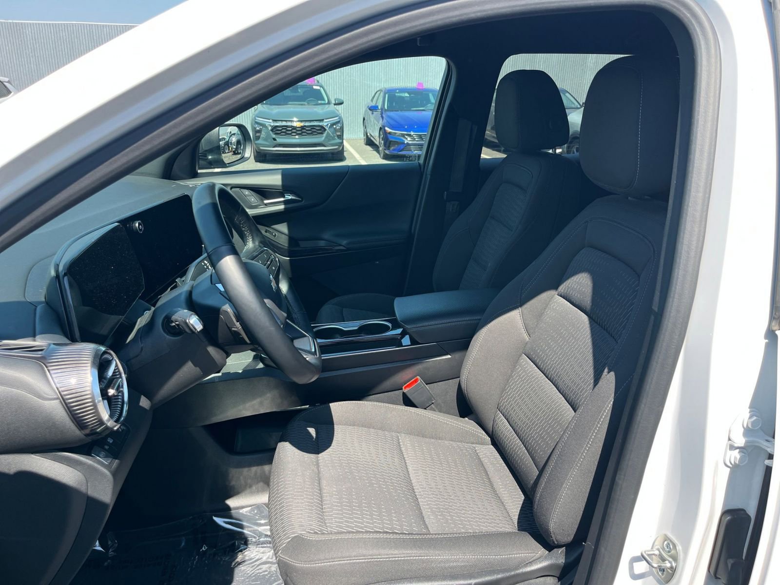 Used 2025 Chevrolet Equinox LT FWD image 35