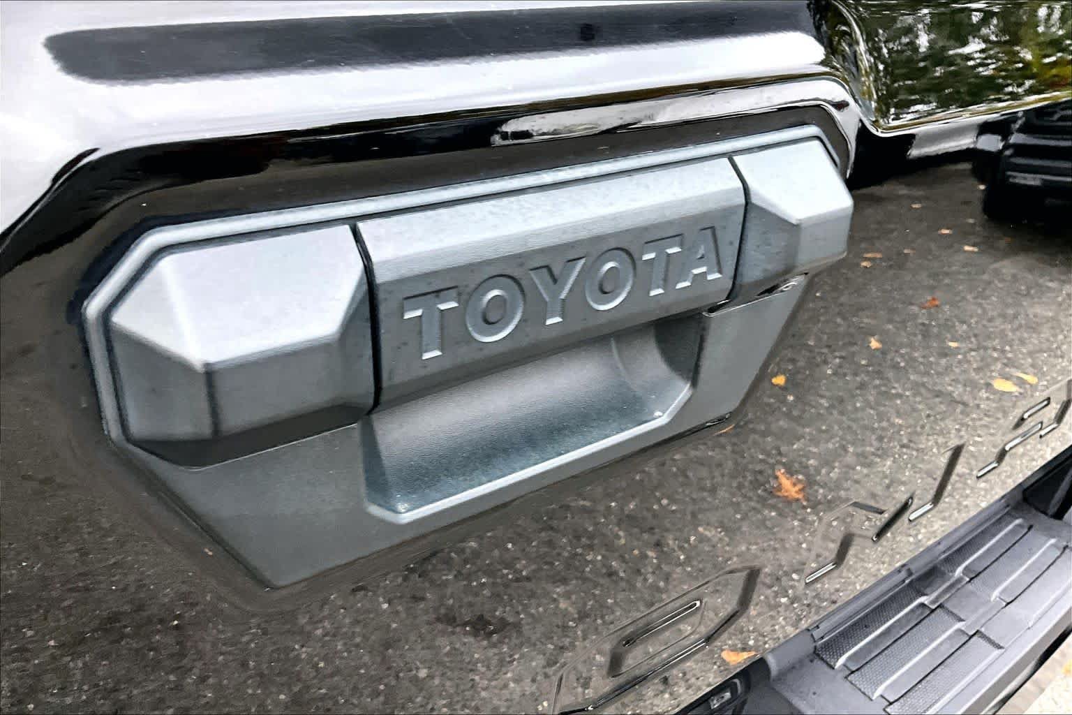 Certified 2025 Toyota Tacoma SR5 AWD/4WD image 29
