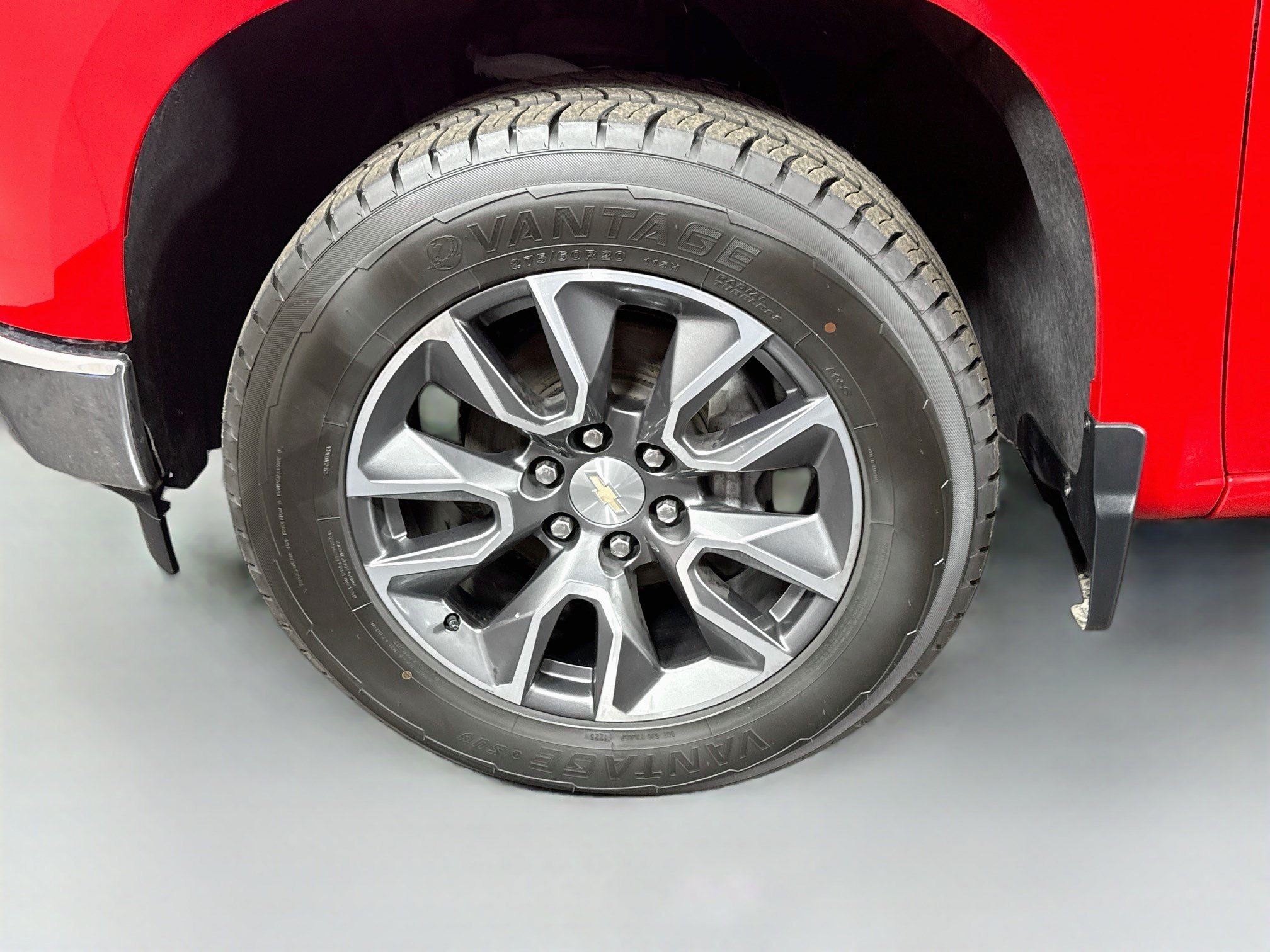 Used 2022 Chevrolet Silverado 1500 LT AWD/4WD image 37