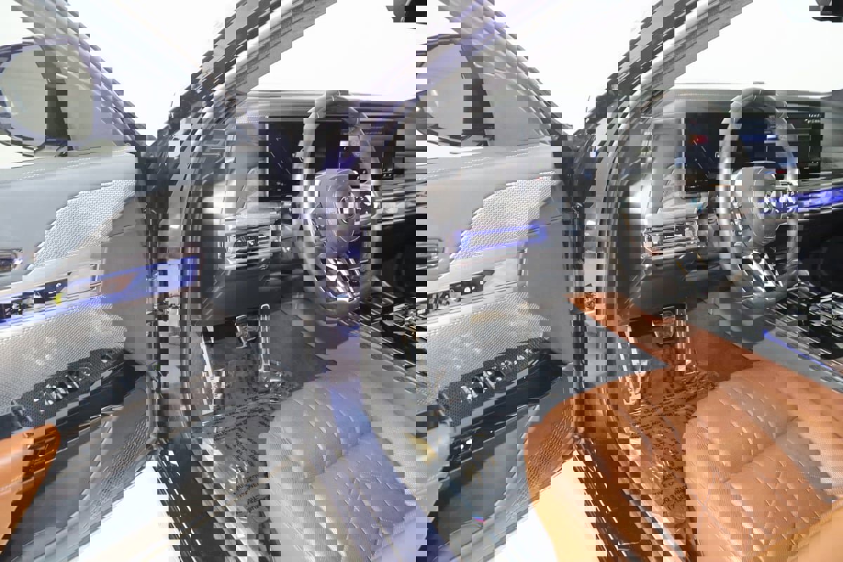 Used 2023 BMW 760i xDrive image 62