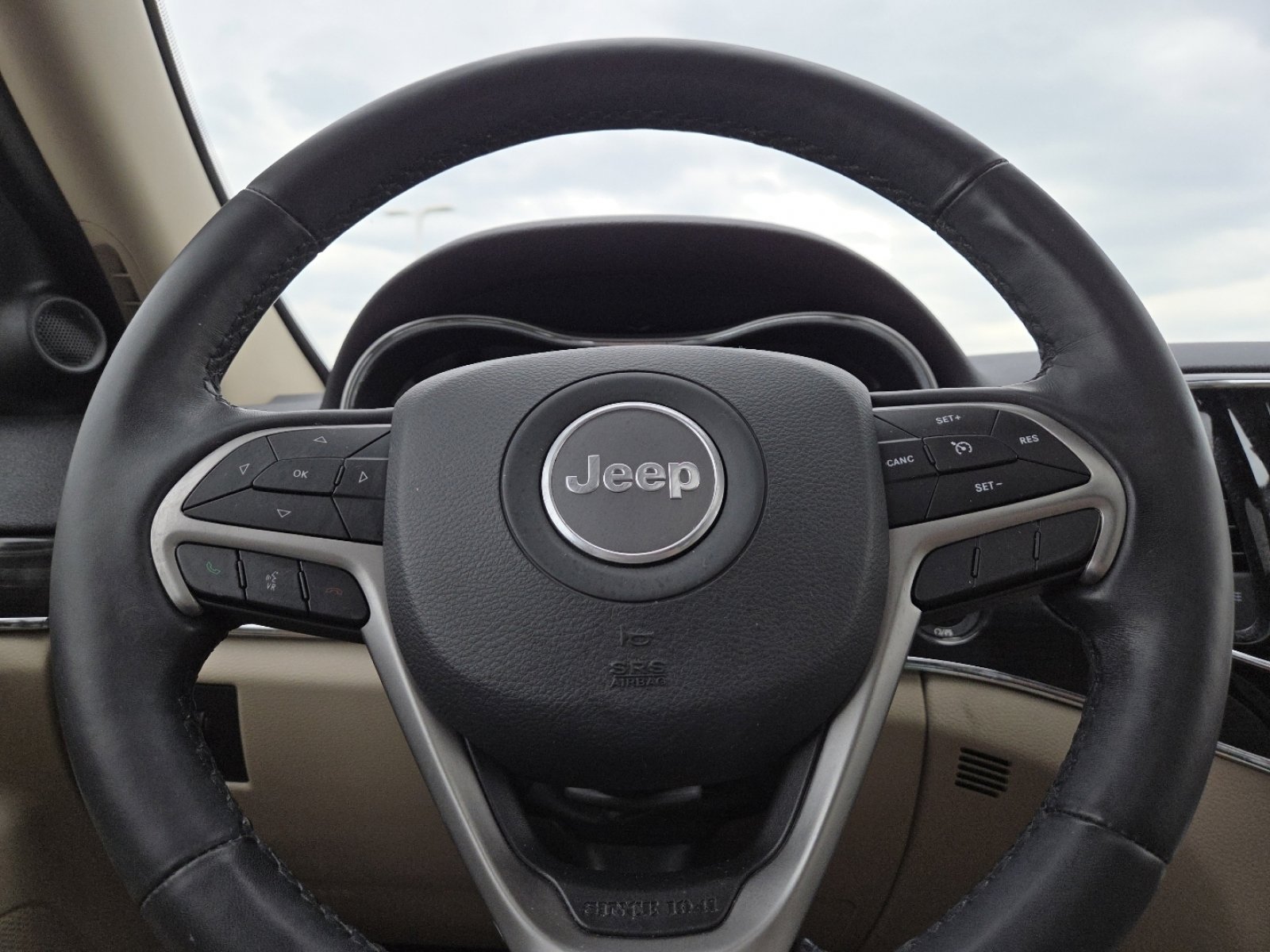 Used 2019 Jeep Grand Cherokee Limited AWD/4WD image 27