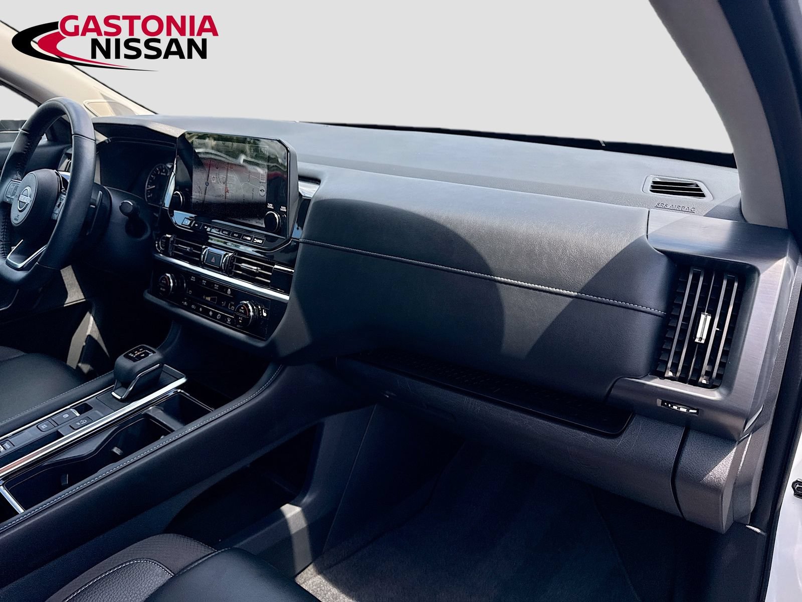 Used 2024 Nissan Pathfinder SL w/ SL Premium Package FWD image 40
