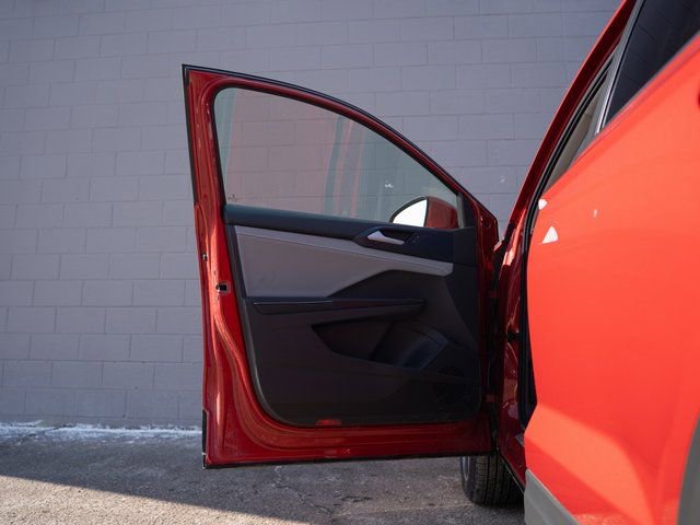 Certified 2024 Volkswagen Taos SE image 15