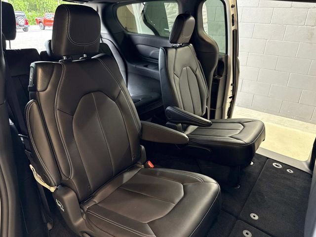New 2026 Chrysler Pacifica Select image 13
