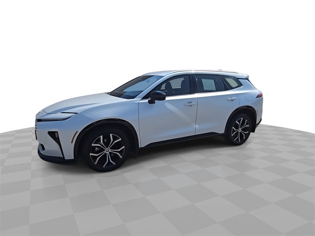 Used 2025 Toyota Crown Signia image 4