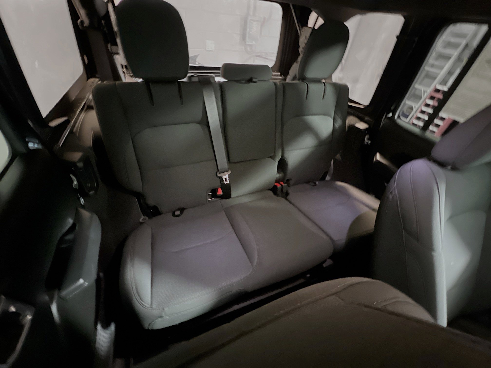 Used 2023 Jeep Wrangler Unlimited AWD/4WD image 32