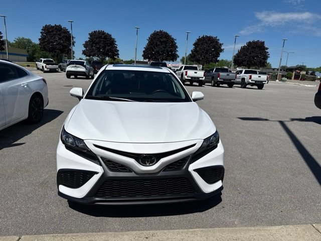 Used 2021 Toyota Camry SE w/ Convenience Package FWD image 2