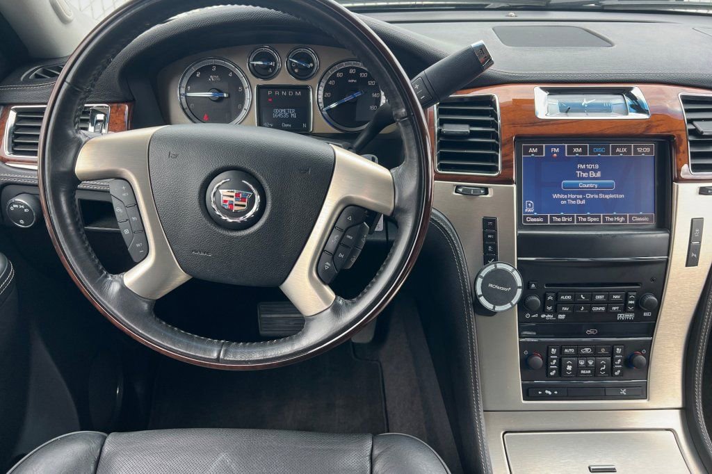 Used 2014 Cadillac Escalade Platinum AWD/4WD image 11