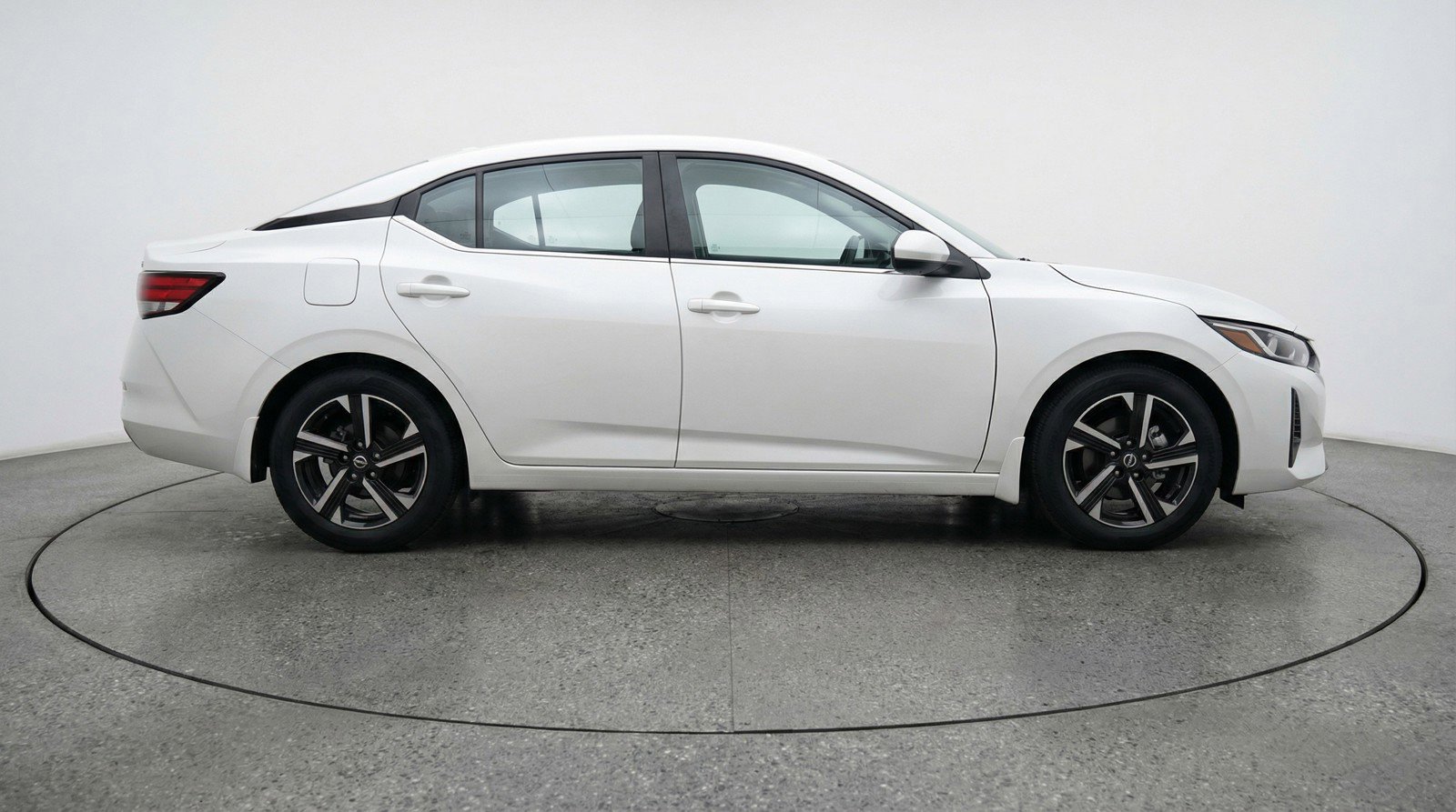 Used 2025 Nissan Sentra SV FWD image 9