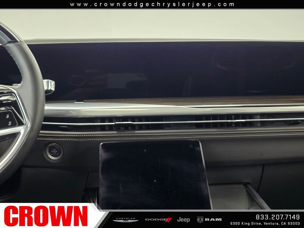 Used 2025 Cadillac Escalade ESV Premium Luxury image 20