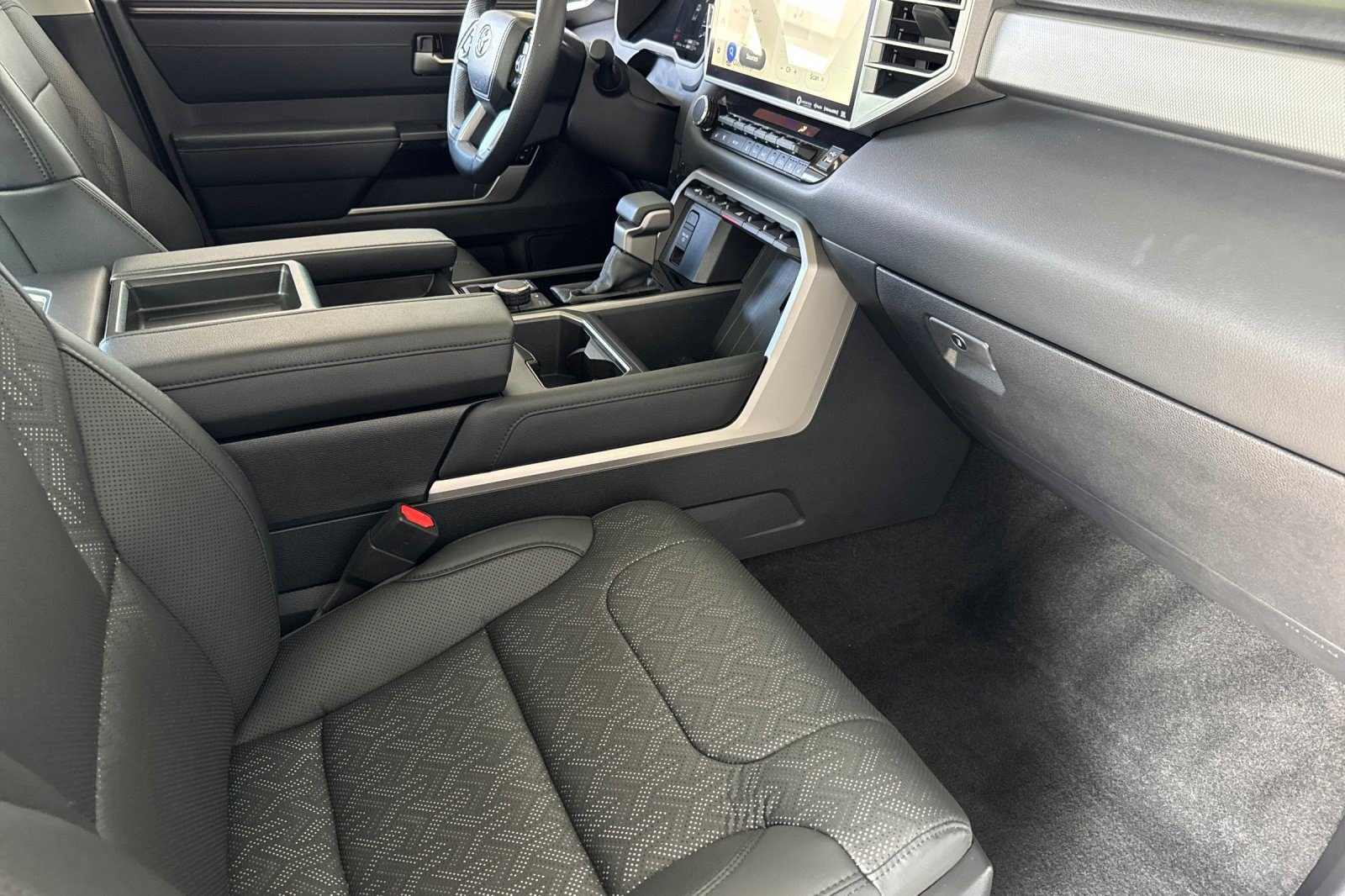 Used 2024 Toyota Tundra Limited AWD/4WD image 25
