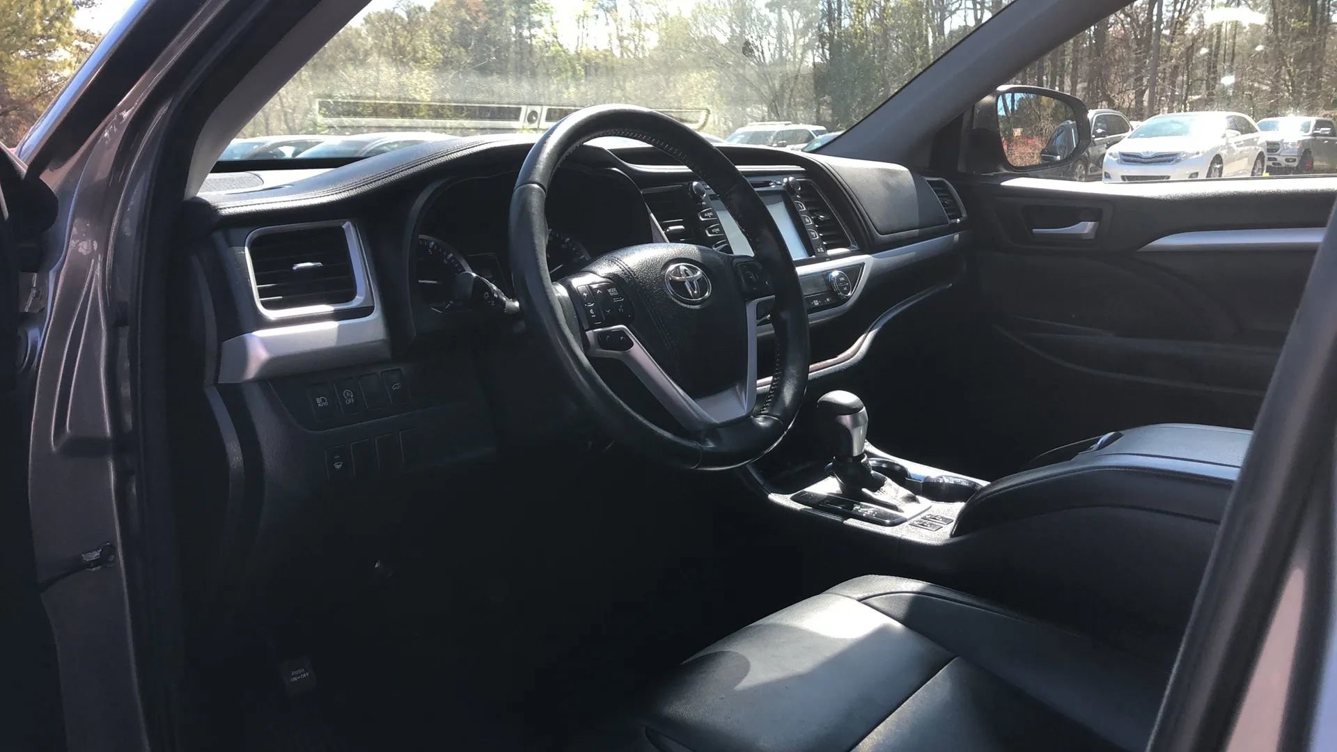 Used 2017 Toyota Highlander XLE image 14