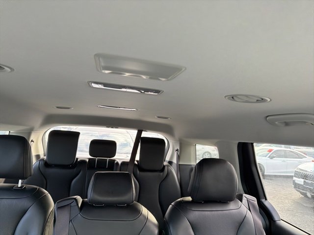 Used 2024 Kia Carnival LX image 10