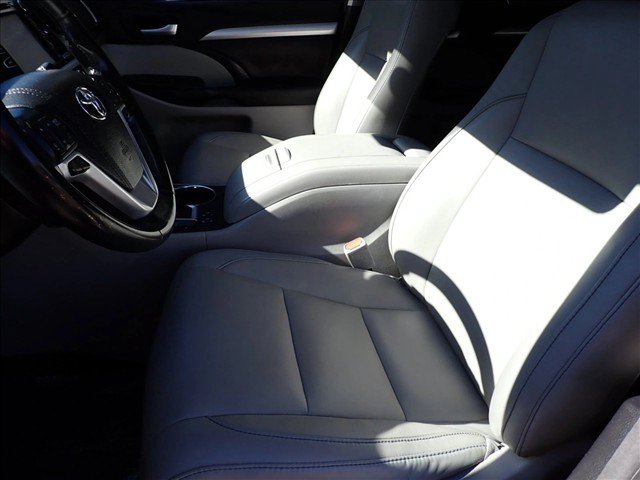 Certified 2018 Toyota Highlander XLE AWD/4WD image 13
