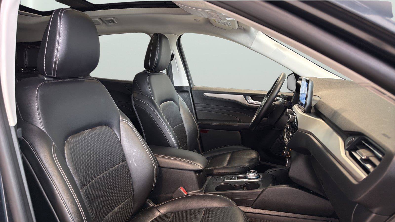 Used 2022 Ford Escape SEL w/ Technology Package FWD image 16