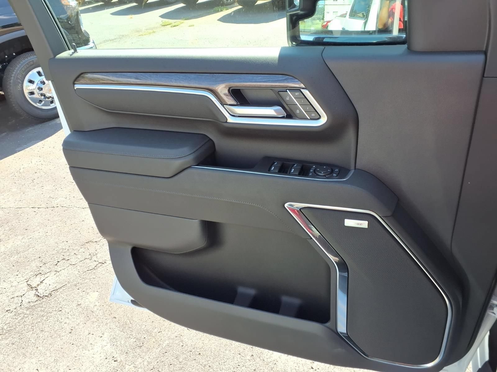 New 2026 Chevrolet Silverado 3500 LTZ w/ LTZ Convenience Package AWD/4WD image 14