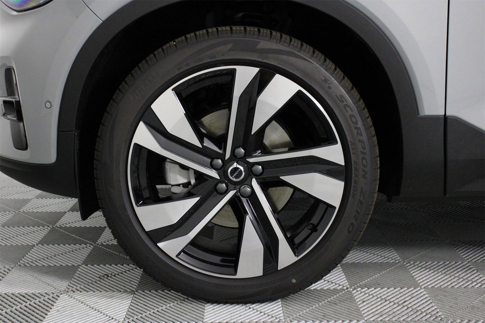 New 2025 Volvo XC40 B5 Plus w/ Protection Package Premier image 13