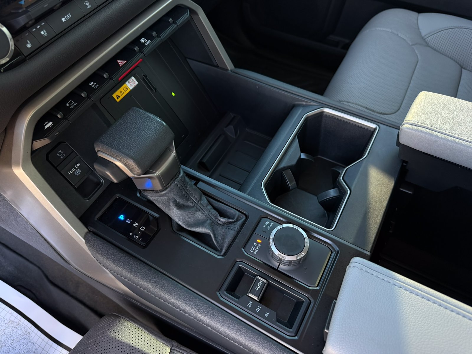 Used 2024 Toyota Tundra Limited AWD/4WD image 19