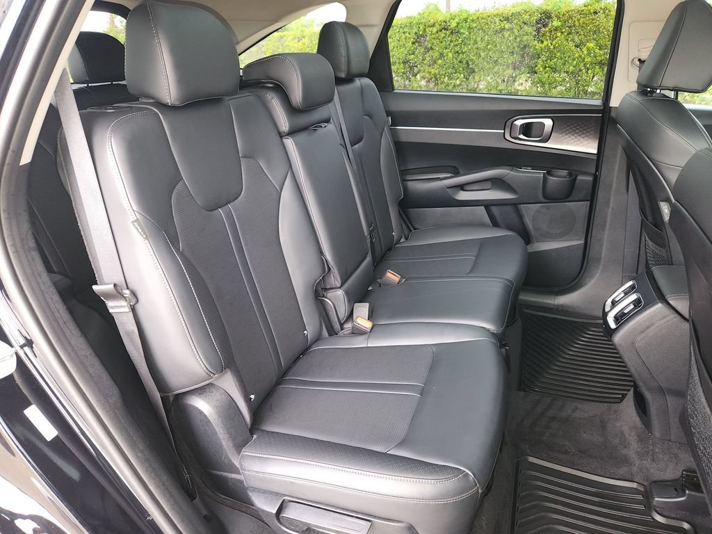 Used 2024 Kia Sorento S w/ Panoramic Sunroof Package FWD image 16