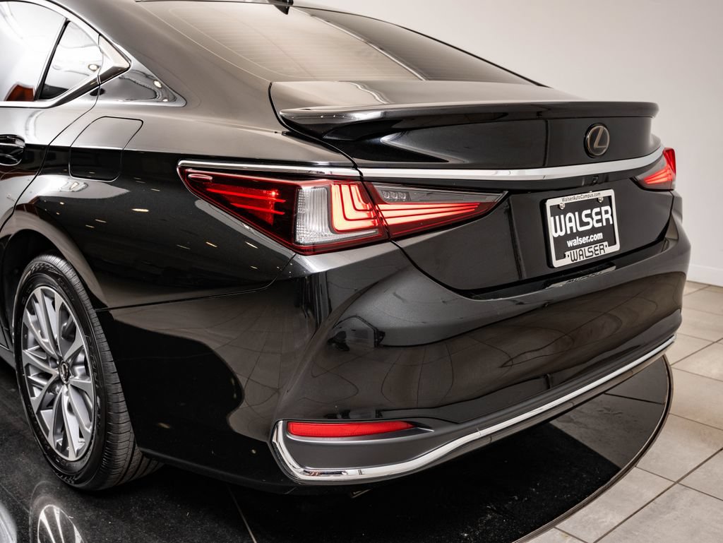 Used 2022 Lexus ES 300h w/ Accessory Package 2 FWD image 18
