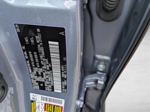 Certified 2024 Toyota Highlander XLE image 27