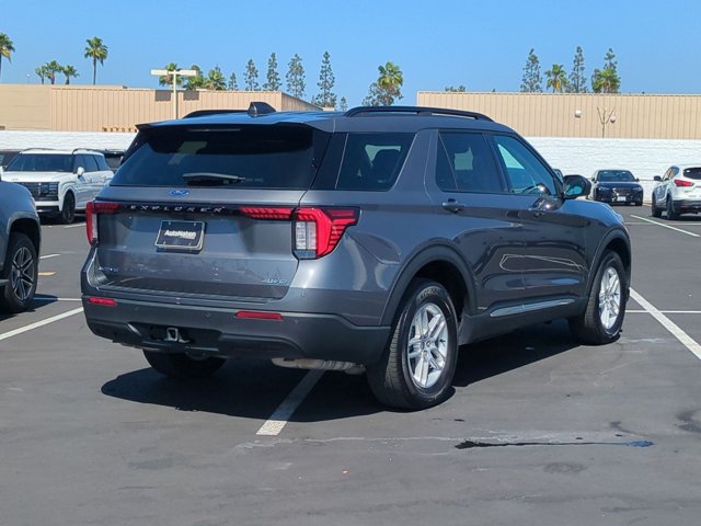 Used 2025 Ford Explorer Active AWD/4WD image 5