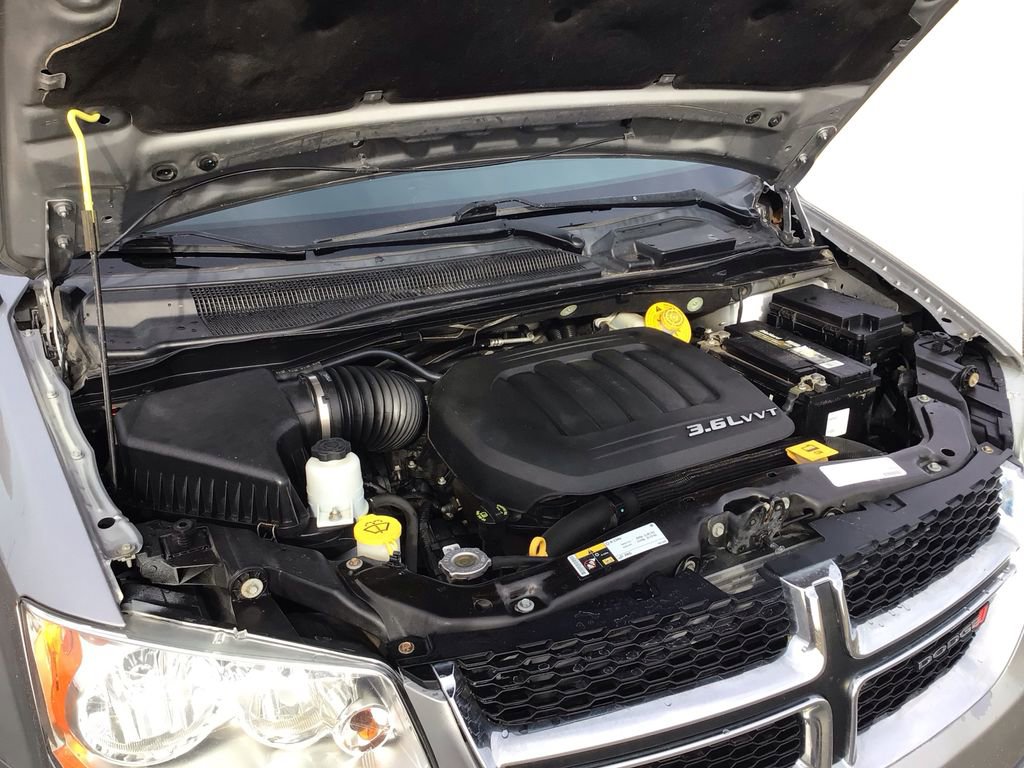 Used 2017 Dodge Grand Caravan SE image 11