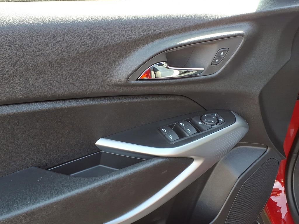 New 2026 Chevrolet Trax RS w/ Sunroof Package image 11