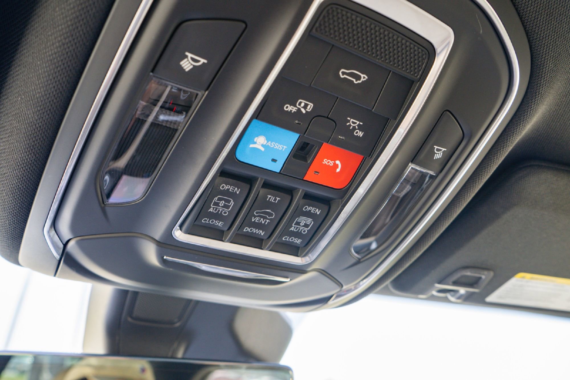 Used 2025 Jeep Grand Cherokee Limited w/ Luxury Tech Group II AWD/4WD image 17